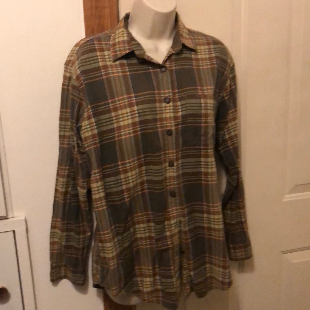 Women’s plaid shirt